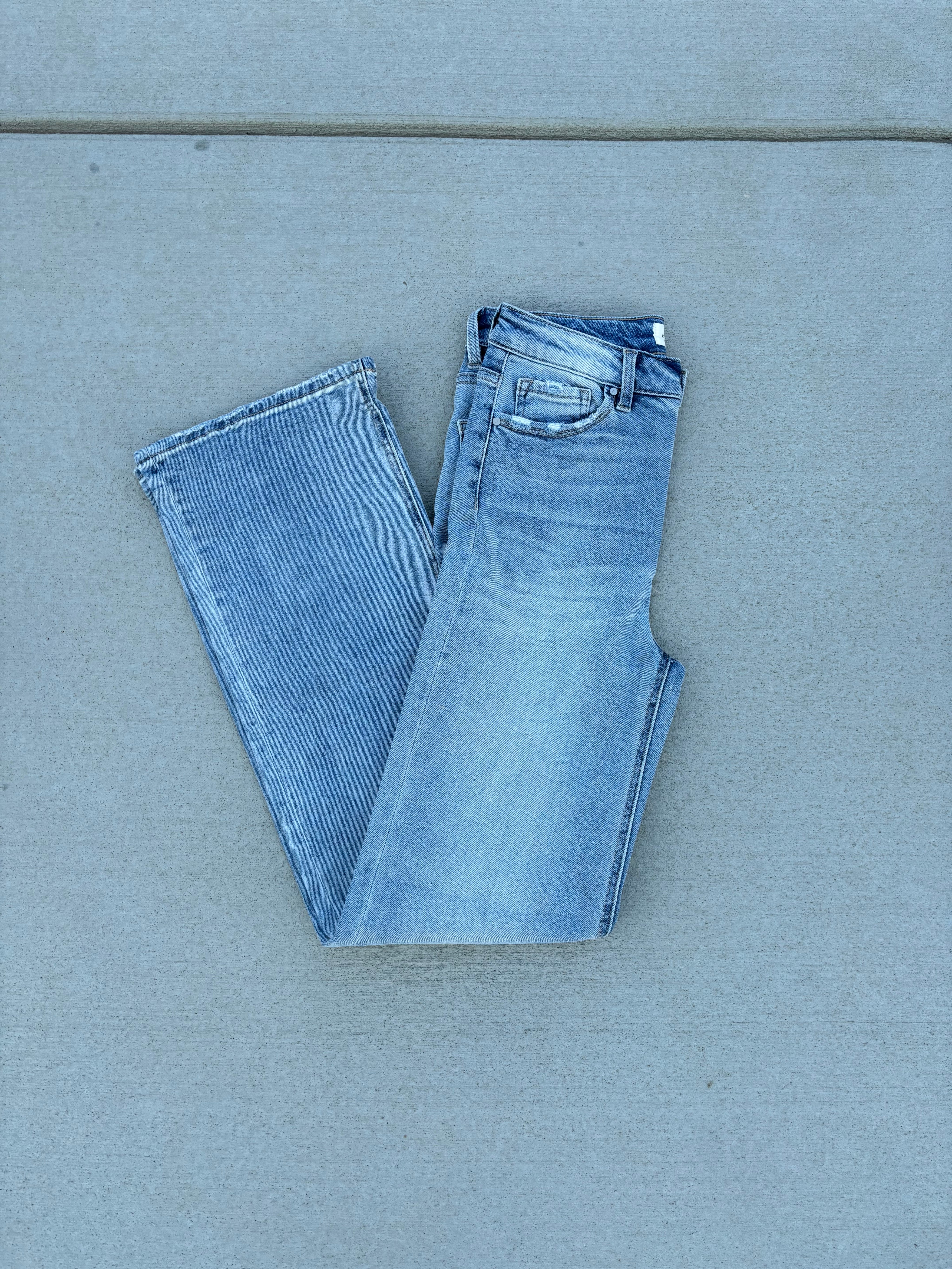 Brentwood high-rise straight jeans, light wash, hole-free design, 32.5-inch inseam