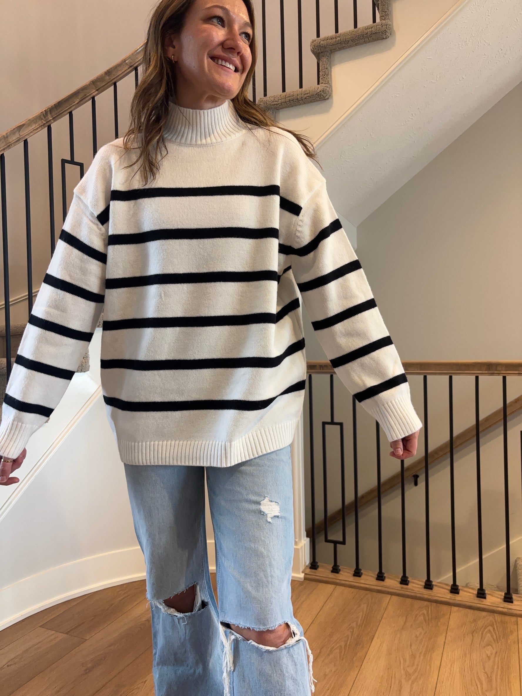 Oakley Sweater - WHITE/BLACK